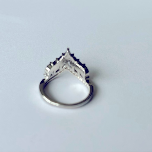 Ladie’s Zirconias Crown Ring - Picture 5 of 5